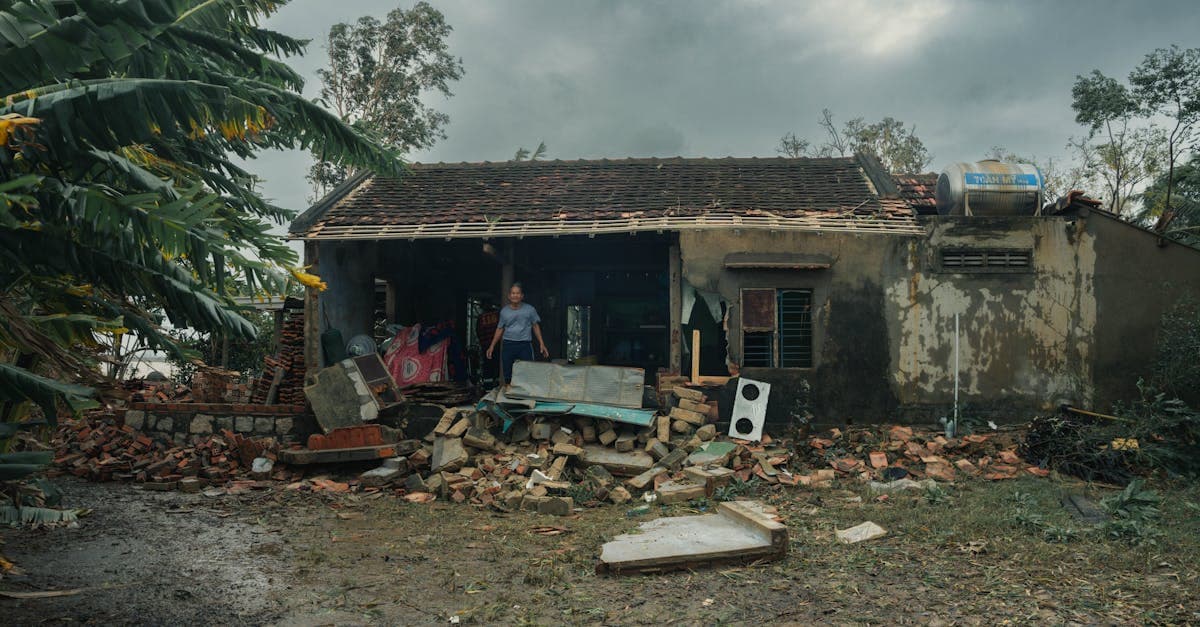Cover Image for Roof Damage From Storms: Filing an Insurance Claim