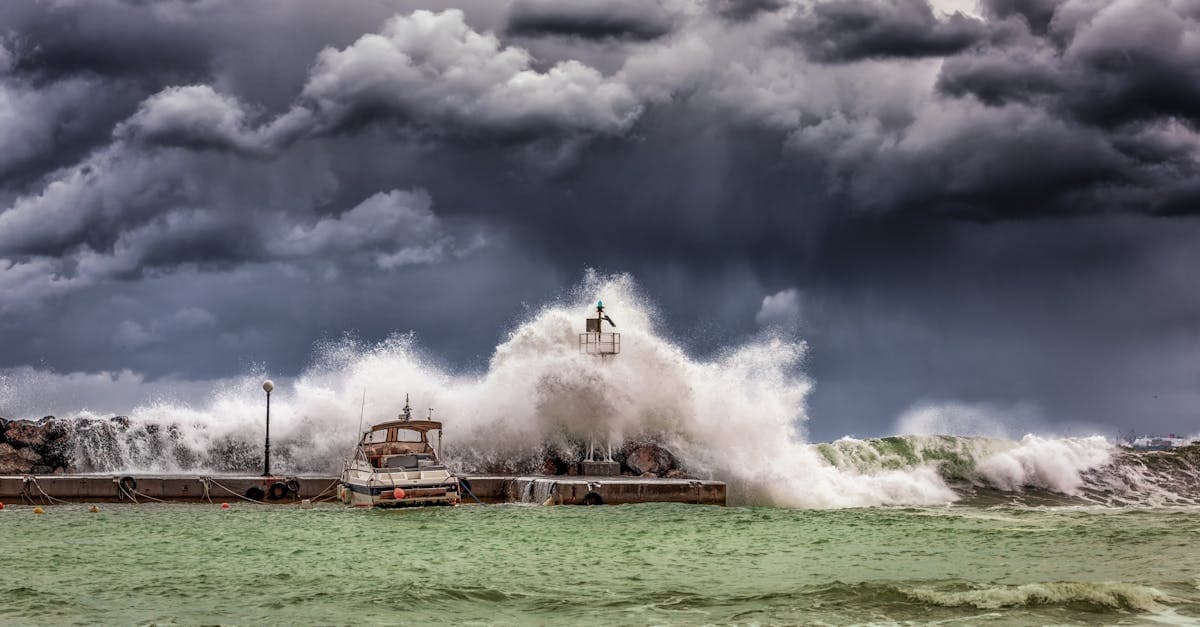 Cover Image for When a Tropical Storm Becomes a Hurricane: How Your Deductible Shifts